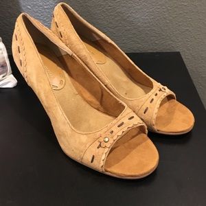 Super cute wedges!